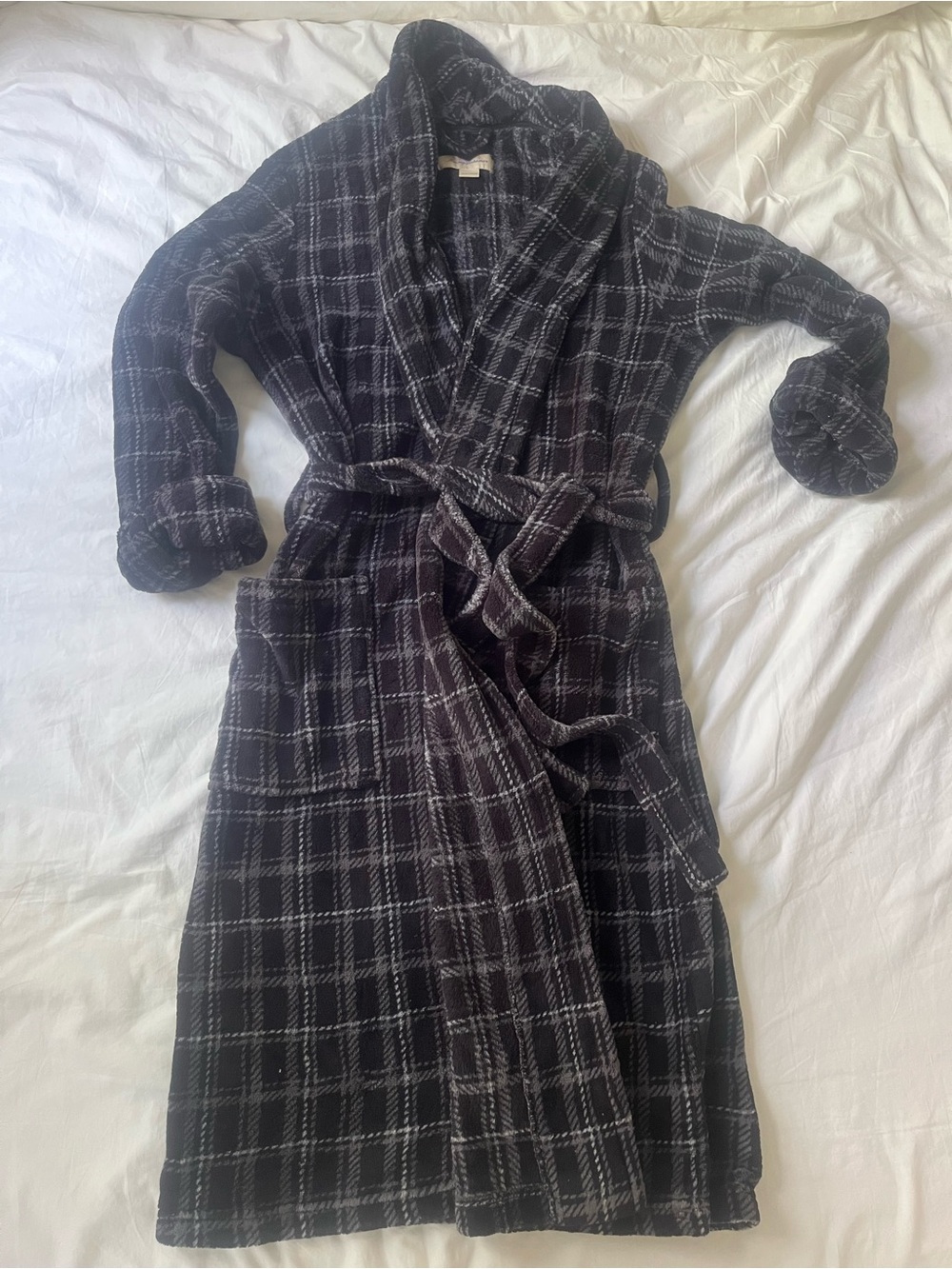 Tommy Bahama Black and Gray Plaid Fleece Robe size Small/Medium